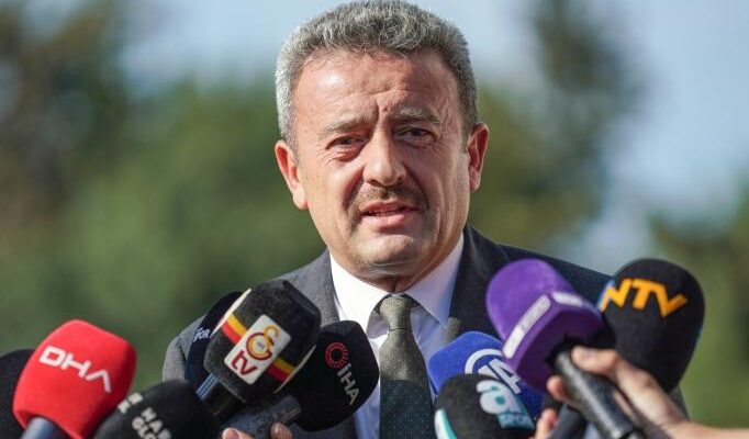 Süper Lig Şampiyonluk Tahminleri ile 2025 sezonu favorileri, transfer etkileri ve güncel puan durumu hakkında bilgi alın.