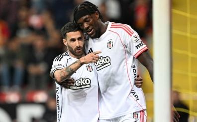 Sporx Canlı Skor Bildirimleri ile Süper Lig ve uluslararası maçlarda anlık skorlar ve son dakika spor haberlerini yakalayın.