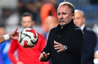 Beşiktaş oyun planı yenileniyor; Sergen Yalçın Orkun Kökçü'yü 10 numaraya alıyor ve kanatlarda Cerny dönüyor.