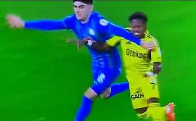 Fenerbahçe hakem tepkisi sonrası taraftarlar sosyal medyada hakem kararlarına isyan etti.