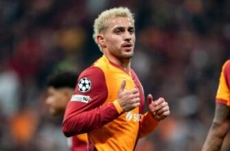 Galatasaray derbi sağ bek sürpriziyle dikkat çekiyor. Barış Alper'in bek pozisyonundaki performansı merakla bekleniyor.