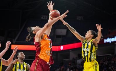 Galatasaray Fenerbahçe derbi ile heyecan dorukta. Maçın tüm detayları ve güncel durumlar burada.